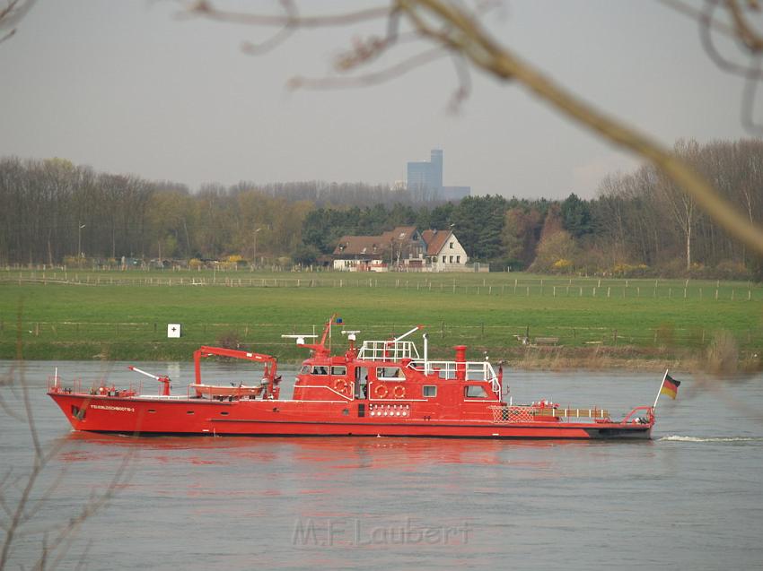 Feuerloeschboot 10-2      P117.JPG